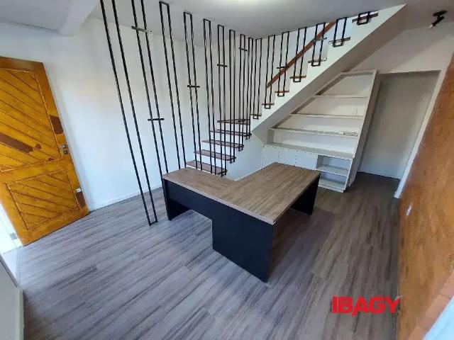 Casa / Sobrado para Locação em São José/SC Praia Comprida 3 Quartos