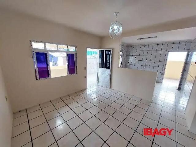 Casa / Sobrado para Locação em São José/SC Roçado 3 Quartos