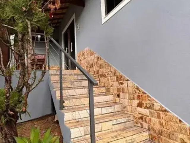 Casa / Sobrado para Locação em São Lourenço/MG Topo Móvel 3 Quartos