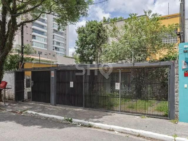 Casa / Sobrado para Locação em São Paulo/SP Cidade Monções 2 Quartos