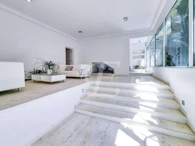 Casa / Sobrado para Locação em São Paulo/SP Cidade Jardim 5 Quartos