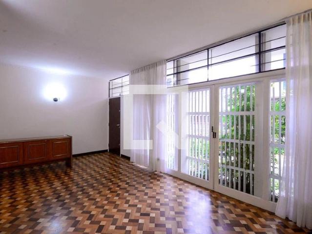 Casa / Sobrado para Locação em São Paulo/SP Aclimação 3 Quartos