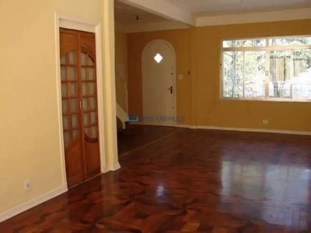 Casa / Sobrado para Locação em São Paulo/SP Aclimação 3 Quartos