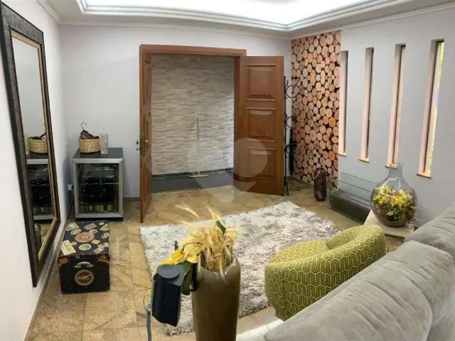 Casa / Sobrado para Locação em São Paulo/SP Bosque da Saúde 6 Quartos