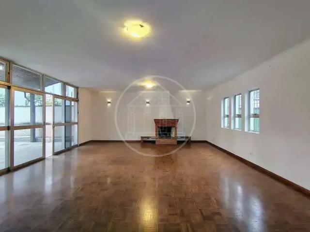 Casa / Sobrado para Locação em São Paulo/SP Interlagos 4 Quartos