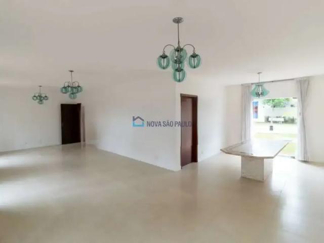 Casa / Sobrado para Locação em São Paulo/SP Interlagos 4 Quartos