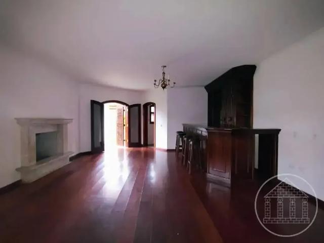 Casa / Sobrado para Locação em São Paulo/SP Interlagos 5 Quartos