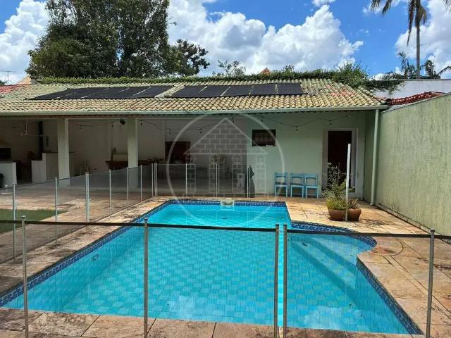 Casa / Sobrado para Locação em São Paulo/SP Interlagos 5 Quartos