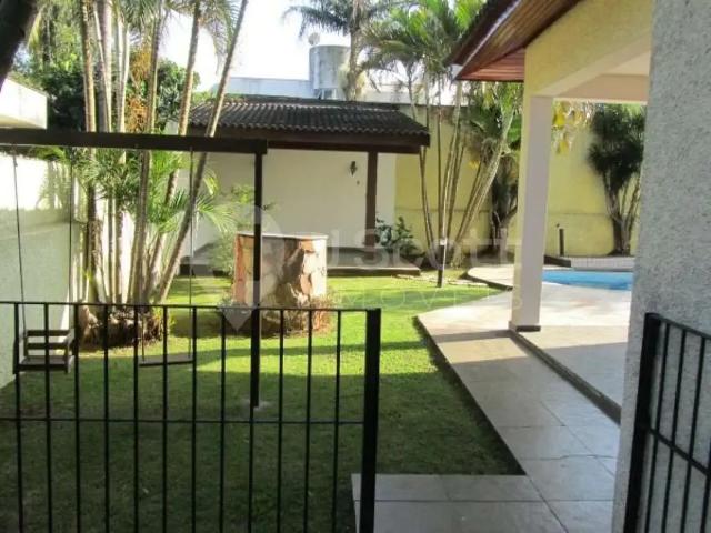 Casa / Sobrado para Locação em São Paulo/SP Interlagos 6 Quartos