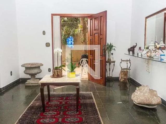 Casa / Sobrado para Locação em São Paulo/SP Interlagos 6 Quartos