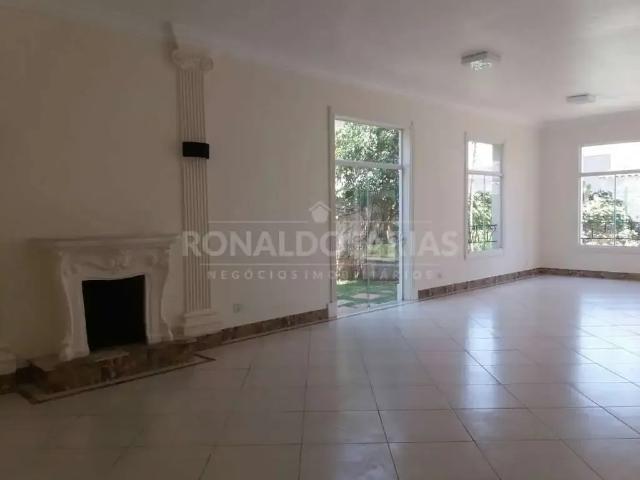 Casa / Sobrado para Locação em São Paulo/SP Interlagos 6 Quartos