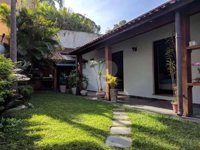 Casa / Sobrado para Locação em São Paulo/SP Jardim Marajoara 5 Quartos