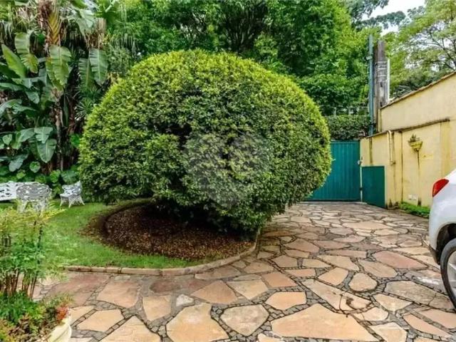 Casa / Sobrado para Locação em São Paulo/SP Jardim América 3 Quartos