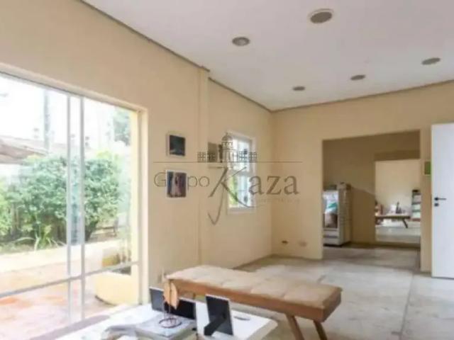 Casa / Sobrado para Locação em São Paulo/SP Jardim América 10 Quartos