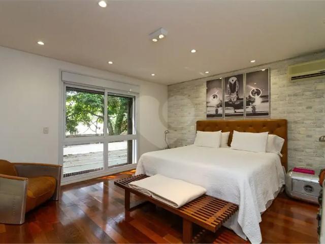 Casa / Sobrado para Locação em São Paulo/SP Jardim América 4 Quartos