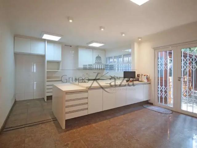 Casa / Sobrado para Locação em São Paulo/SP Jardim América 5 Quartos