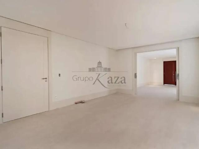 Casa / Sobrado para Locação em São Paulo/SP Jardim Europa 5 Quartos
