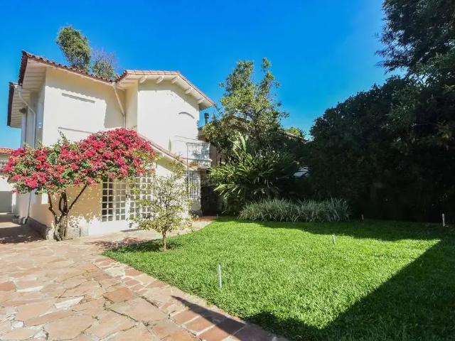 Casa / Sobrado para Locação em São Paulo/SP Jardim Europa 2 Quartos