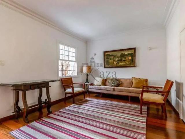 Casa / Sobrado para Locação em São Paulo/SP Jardim Europa 3 Quartos