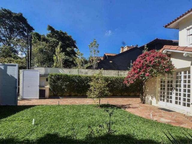 Casa / Sobrado para Locação em São Paulo/SP Jardim Europa 3 Quartos