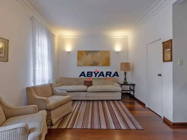 Casa / Sobrado para Locação em São Paulo/SP Jardim Europa 3 Quartos