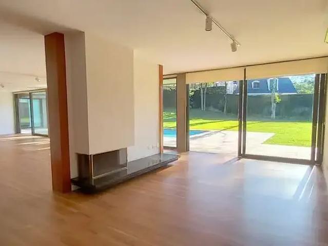 Casa / Sobrado para Locação em São Paulo/SP Jardim Everest 5 Quartos