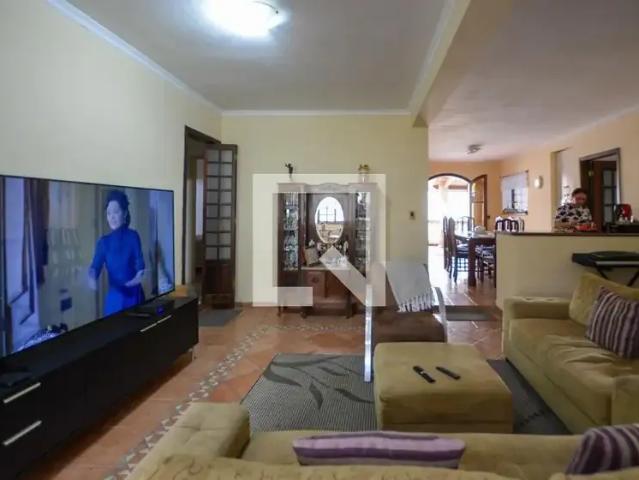 Casa / Sobrado para Locação em São Paulo/SP Jardim Jussara 6 Quartos