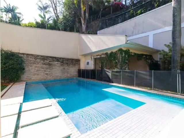 Casa / Sobrado para Locação em São Paulo/SP Jardim Leonor 4 Quartos