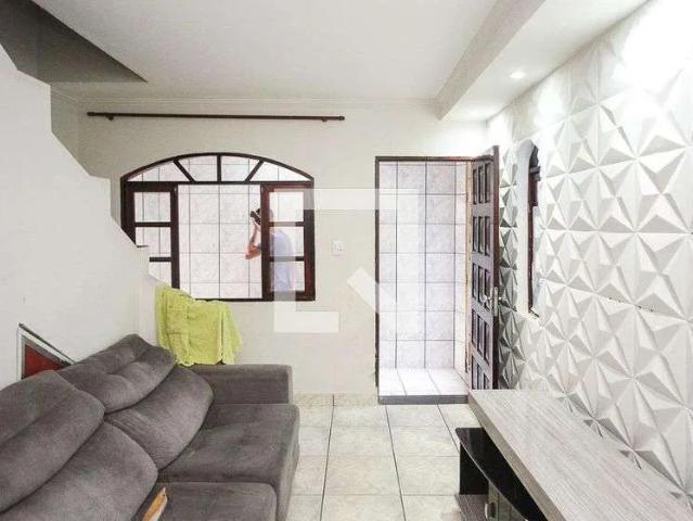 Casa / Sobrado para Locação em São Paulo/SP Jardim Teresa 3 Quartos