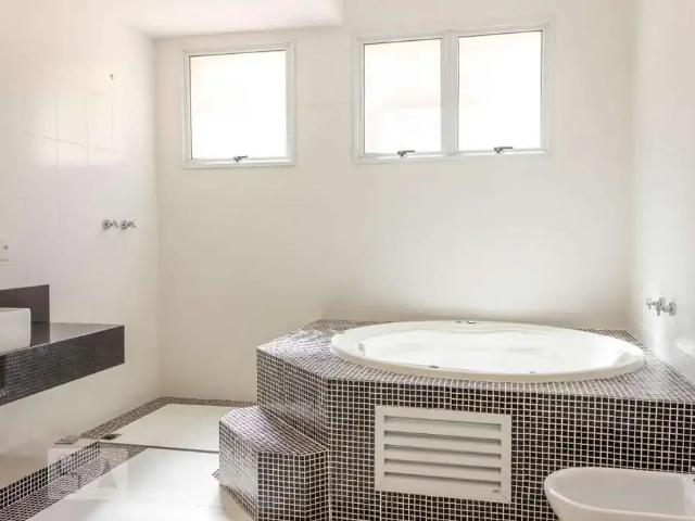 Casa / Sobrado para Locação em São Paulo/SP Morumbi 4 Quartos