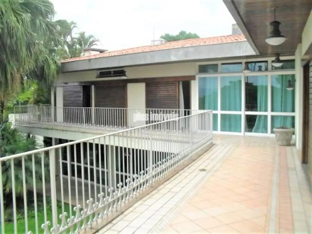 Casa / Sobrado para Locação em São Paulo/SP Morumbi 5 Quartos