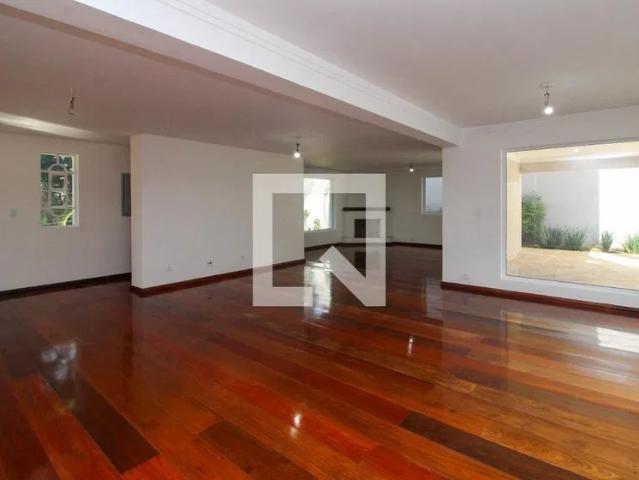 Casa / Sobrado para Locação em São Paulo/SP Morumbi 5 Quartos