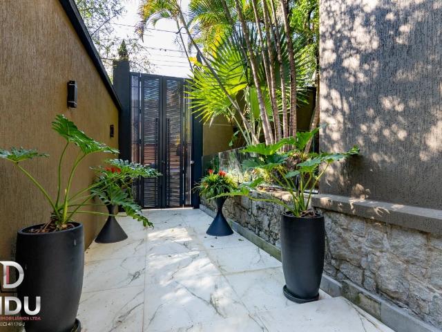 Casa / Sobrado para Locação em São Paulo/SP Morumbi 5 Quartos