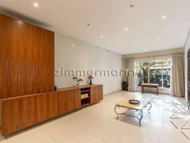 Casa / Sobrado para Locação em São Paulo/SP Sumaré 3 Quartos