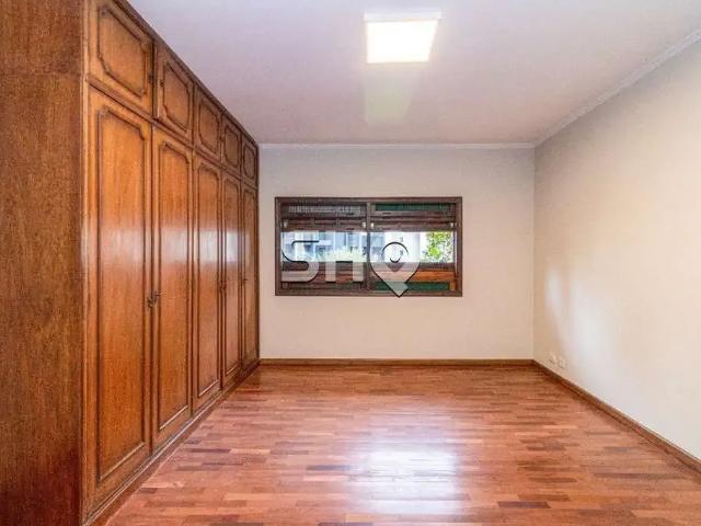 Casa / Sobrado para Locação em São Paulo/SP Sumaré 3 Quartos