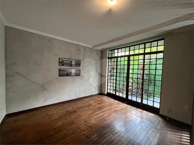 Casa / Sobrado para Locação em São Paulo/SP Sumaré 3 Quartos
