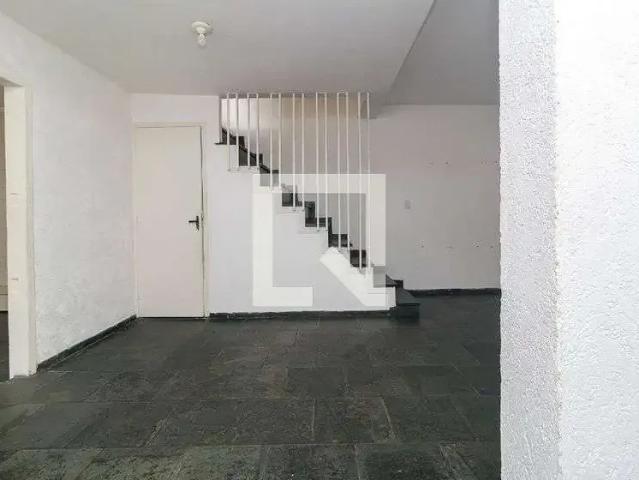 Casa / Sobrado para Locação em São Paulo/SP Parque Maria Helena 3 Quartos
