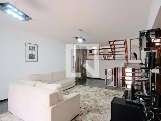 Casa / Sobrado para Locação em São Paulo/SP Vila Carrão 3 Quartos