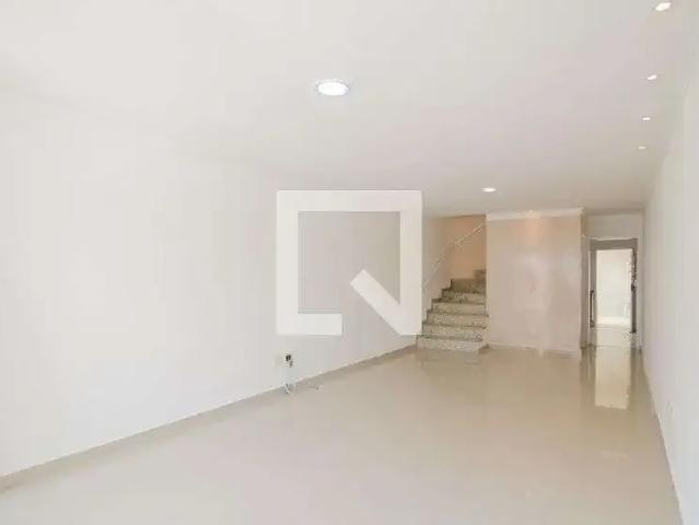 Casa / Sobrado para Locação em São Paulo/SP Vila Carrão 3 Quartos