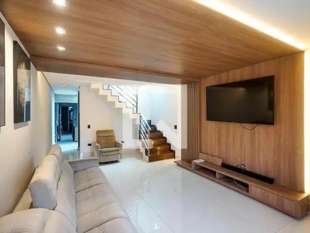 Casa / Sobrado para Locação em São Paulo/SP Vila Carrão 4 Quartos