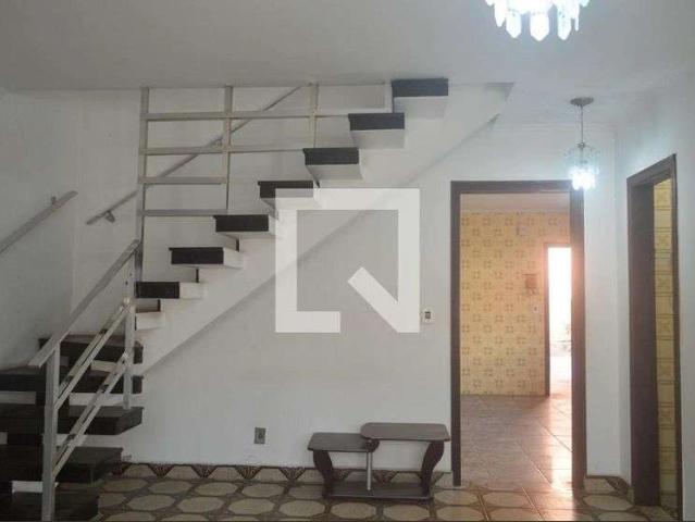 Casa / Sobrado para Locação em São Paulo/SP Vila Carrão 5 Quartos