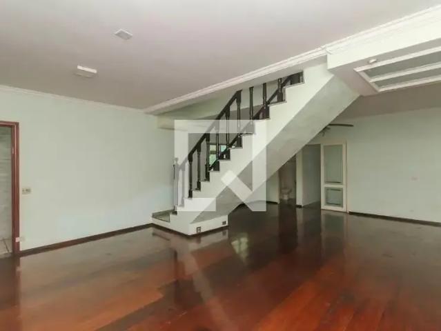 Casa / Sobrado para Locação em São Paulo/SP Vila Ema 5 Quartos