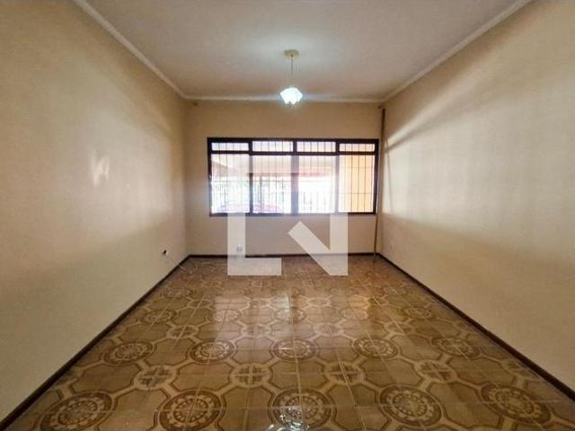 Casa / Sobrado para Locação em São Paulo/SP Vila Romano 4 Quartos