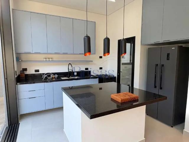 Casa / Sobrado para Locação em São Sebastião/SP Boiçucanga 4 Quartos