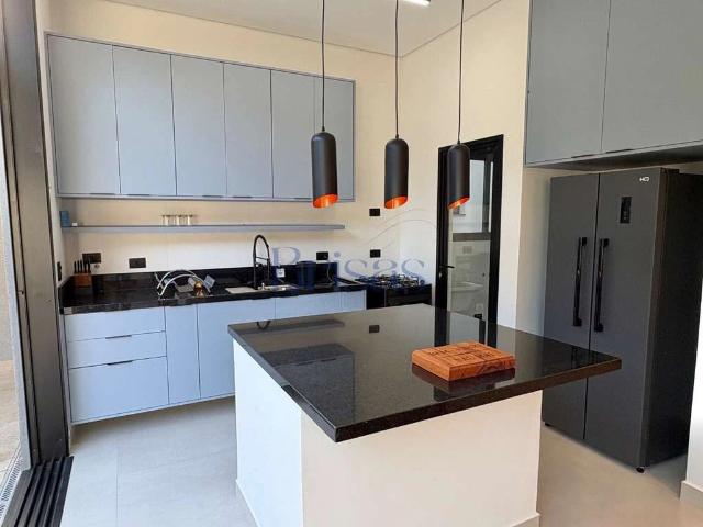 Casa / Sobrado para Locação em São Sebastião/SP Boiçucanga 4 Quartos