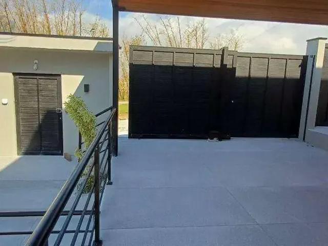 Casa / Sobrado para Locação em São Sebastião/SP São Francisco 4 Quartos