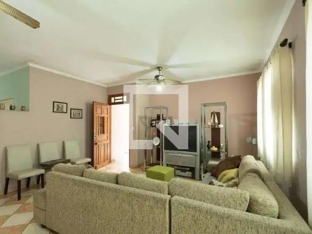 Casa / Sobrado para Locação em Sorocaba/SP Vila Santana 5 Quartos