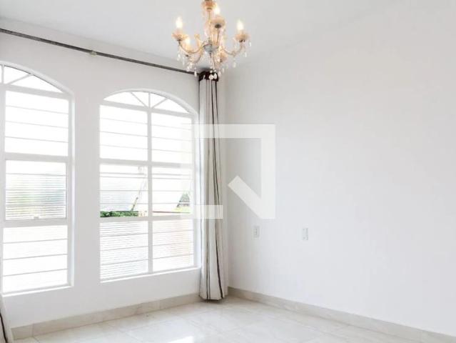 Casa / Sobrado para Locação em Sorocaba/SP Jardim Prestes de Barros 2 Quartos