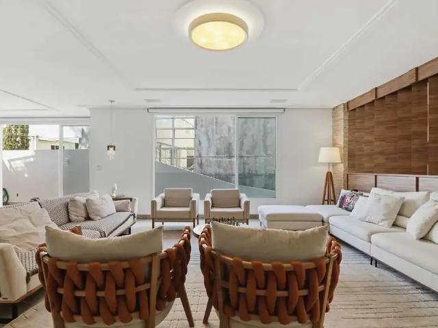 Casa / Sobrado para Locação em Salvador/BA Alphaville I 7 Quartos