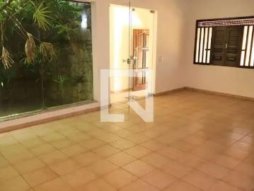Casa / Sobrado para Locação em Salvador/BA Caminho das Árvores 8 Quartos